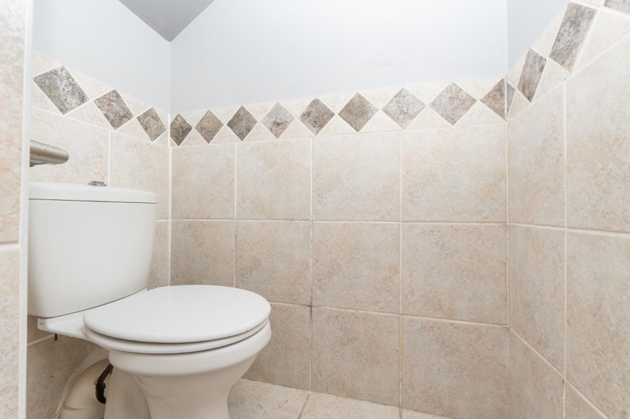 7 Bedroom Property for Sale in Myburgh Park Western Cape